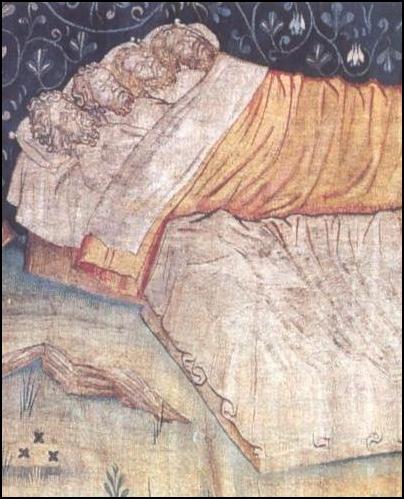 Dormir dans un lit immense au Moyen âge
