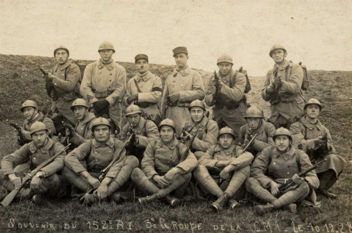 En 1915, l'uniforme des poilus fut révisé.