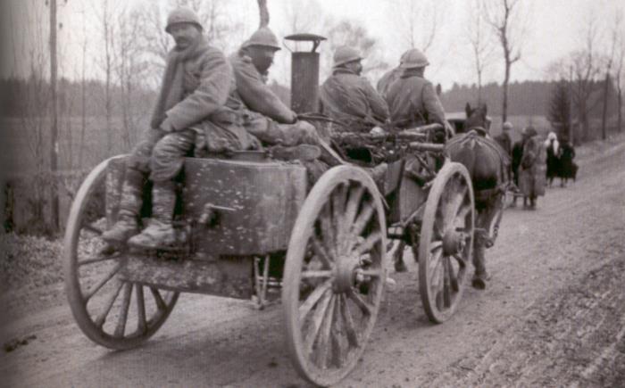 Au début de la Grande Guerre, la plupart des unités, notamment les régiments de réserve, ne disposaient pas de cuisines roulantes