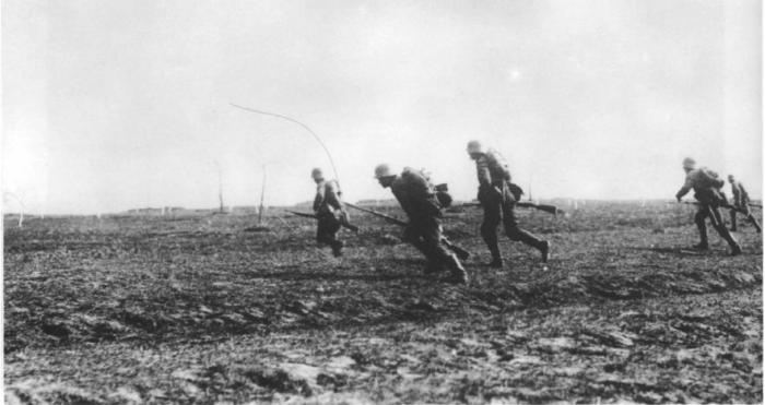 Le labourage infernal des obus pendant la semaine sanglante à Verdun en 1916