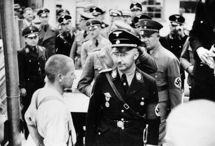Avec Göring et Goebbels, Himmler est le troisième homme de confiance de Hitler