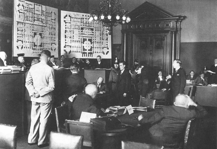 Suite à l'incendie du Reichstag en février 1933, Van der Lubbe, est un coupable idéal