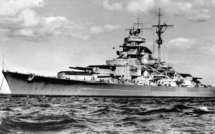 Le Tirpitz menace les convois de Mourmansk dans l'Arctique