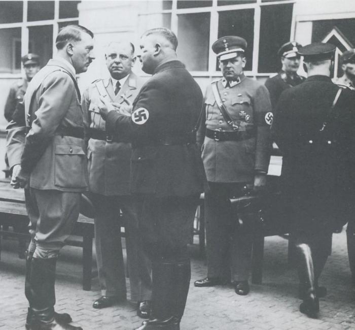 La mésentente s'installe dès 1933entre Hitler et Röhm
