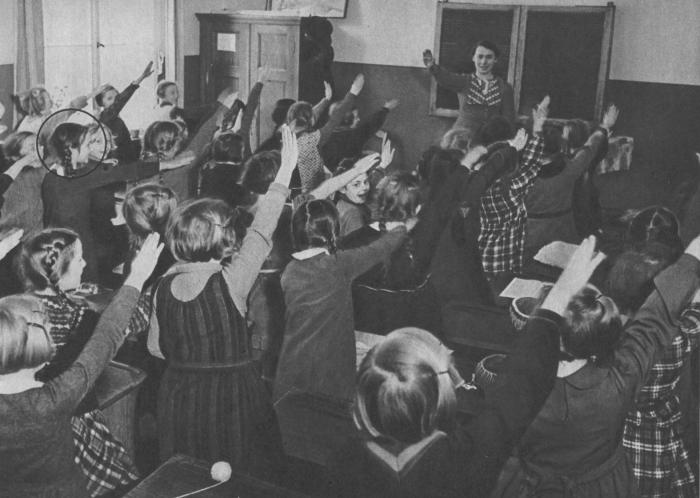 L'éducation dans les écoles allemandes est rapidement nazifiée