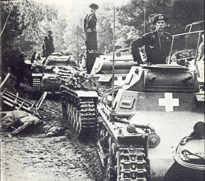 L’Allemagne alignait 27 divisions d’infanterie, 6 divisions de panzers, 4 divisions légères, 4 divisions d’infanterie motorisée et une brigade de cavalerie.