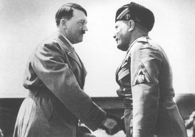 Au début, Mussolini compare Hitler à Attila