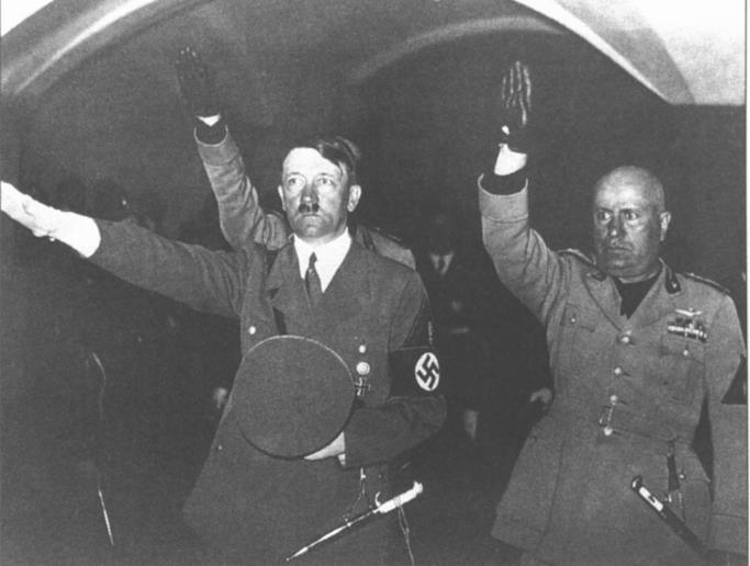 Hitler est un affreux dégénéré sexuel et un fou dangereux d'après Mussolini